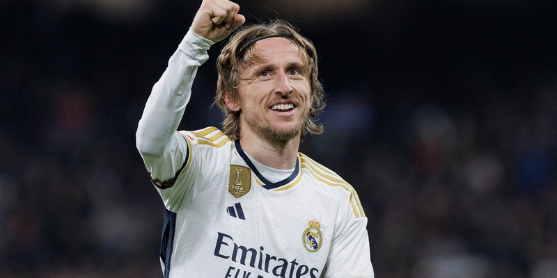 Bất chấp tuổi tác, Modric tiếp tục gắn bó với Los Blacos thêm 1 mùa giải