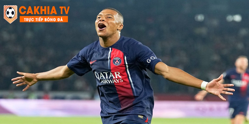 Mbappe quen thuộc ở vị trí cánh trái tại PSG hơn